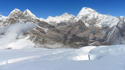 Amphu Lapcha-la pass trekking